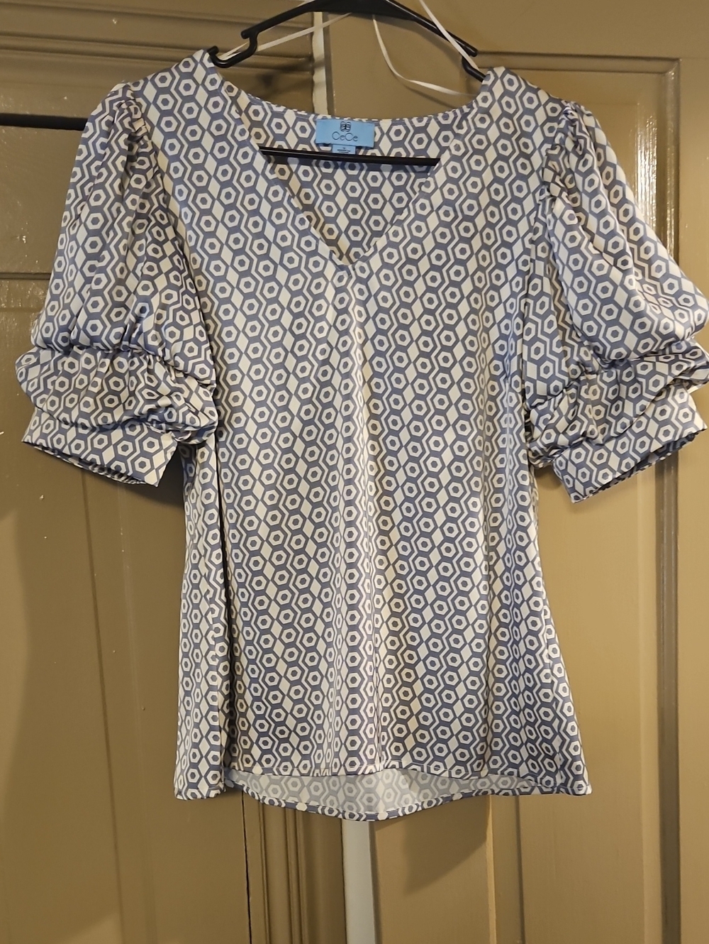CeCe White and Blue Geometric Puff-Sleeve Womens Blouse Small